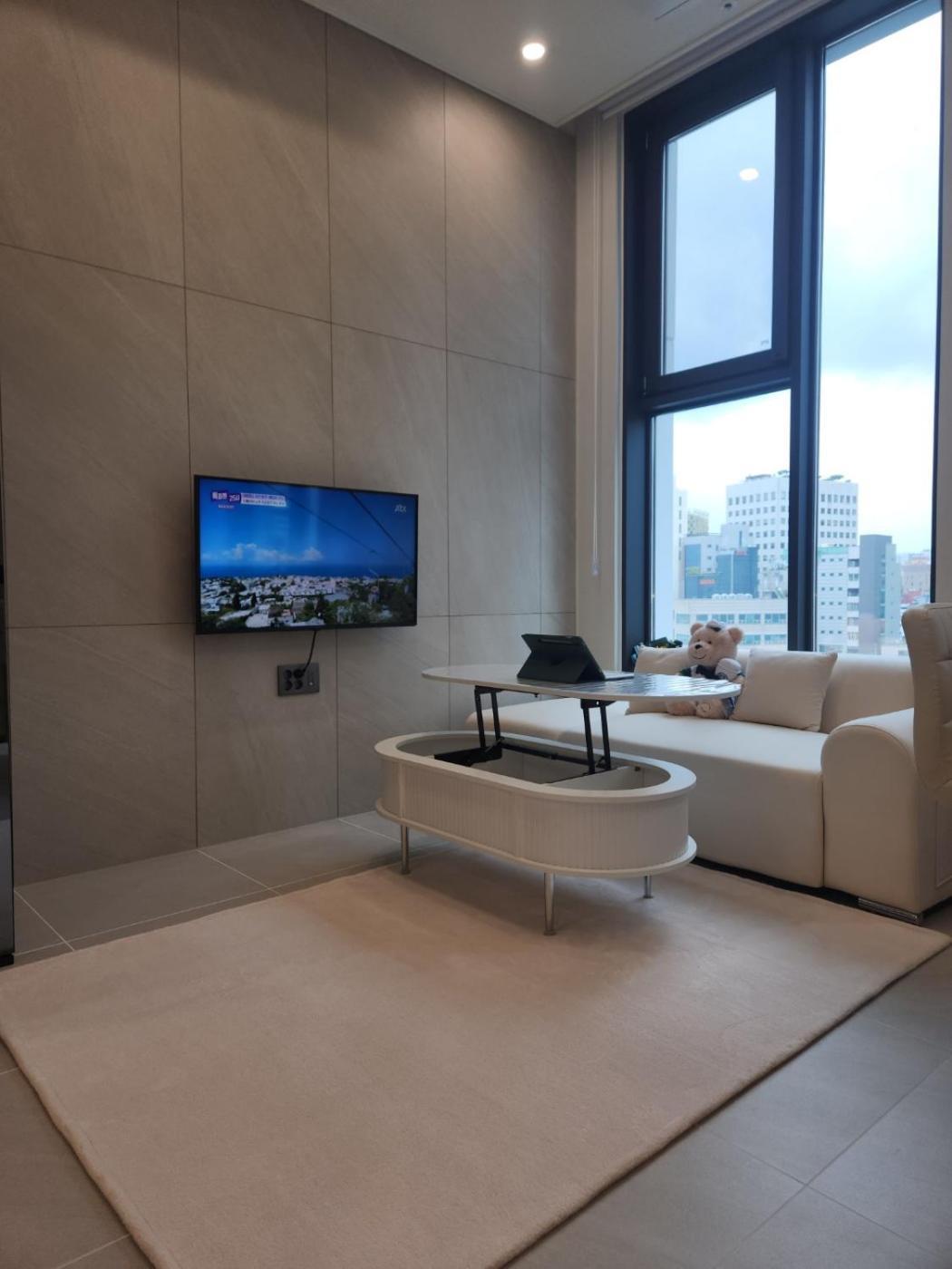 อพาร์ทเม้น Warm House, New Building, Dongdaemun History & Culture Park Station โซล