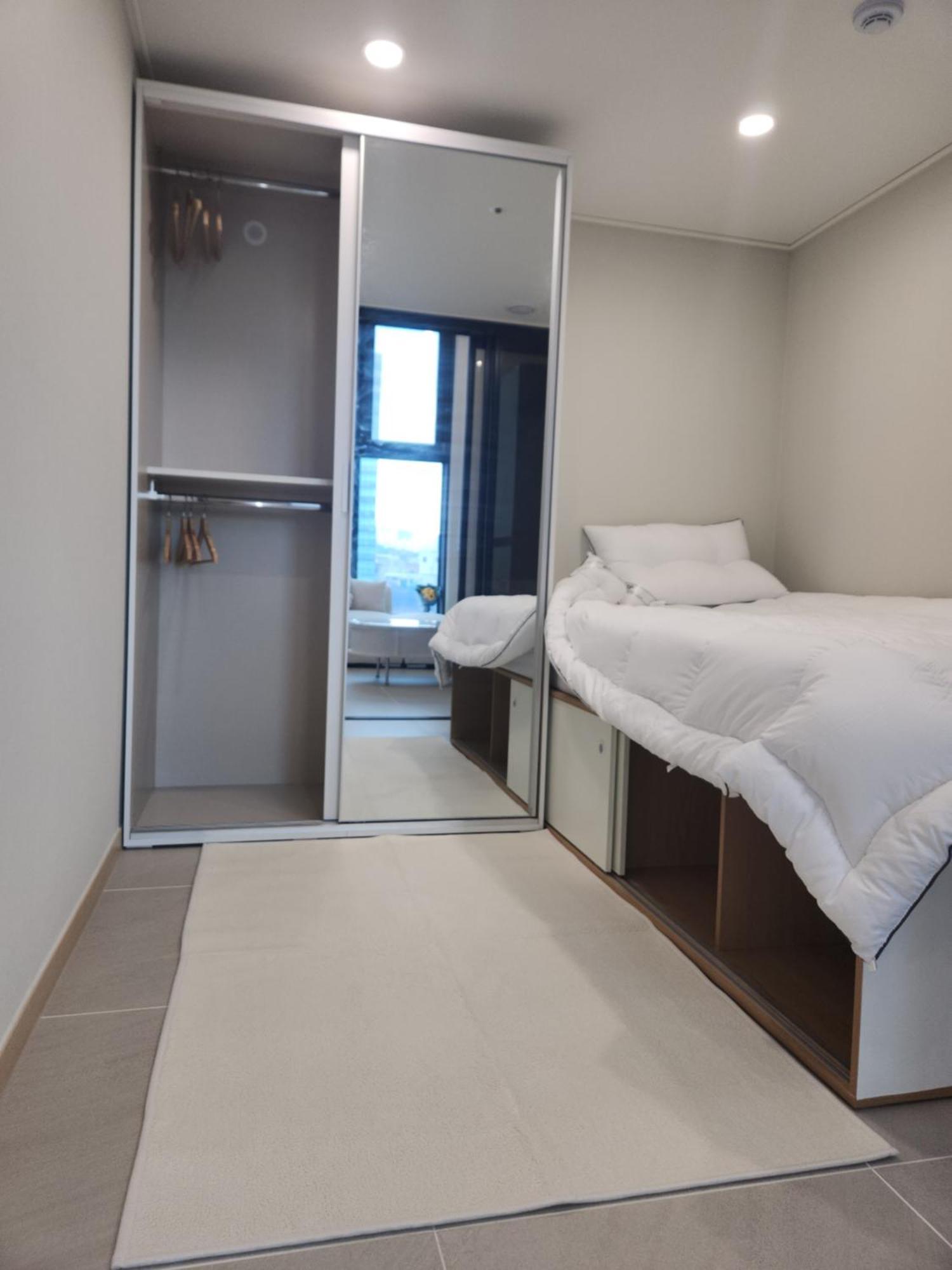 อพาร์ทเม้น Warm House, New Building, Dongdaemun History & Culture Park Station โซล