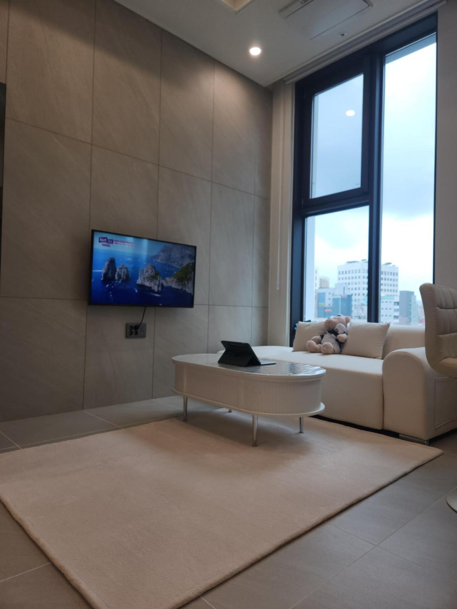 Warm House, New Building, Dongdaemun History & Culture Park Station Apartment Seoul